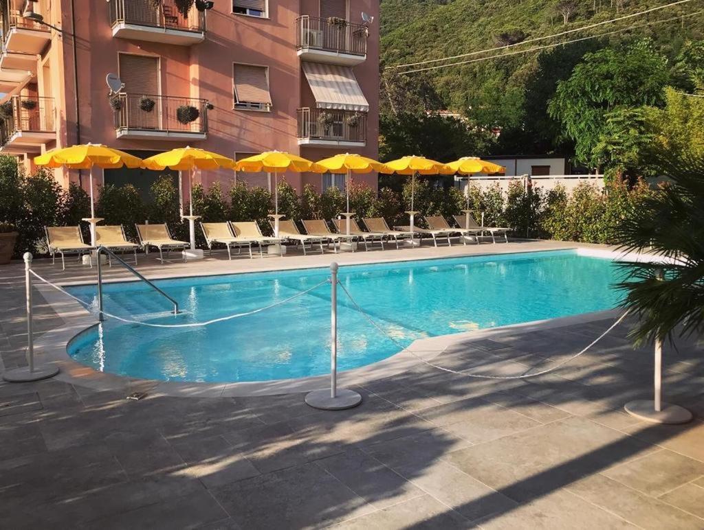 Hotel Riviera Deiva Marina Bagian luar foto