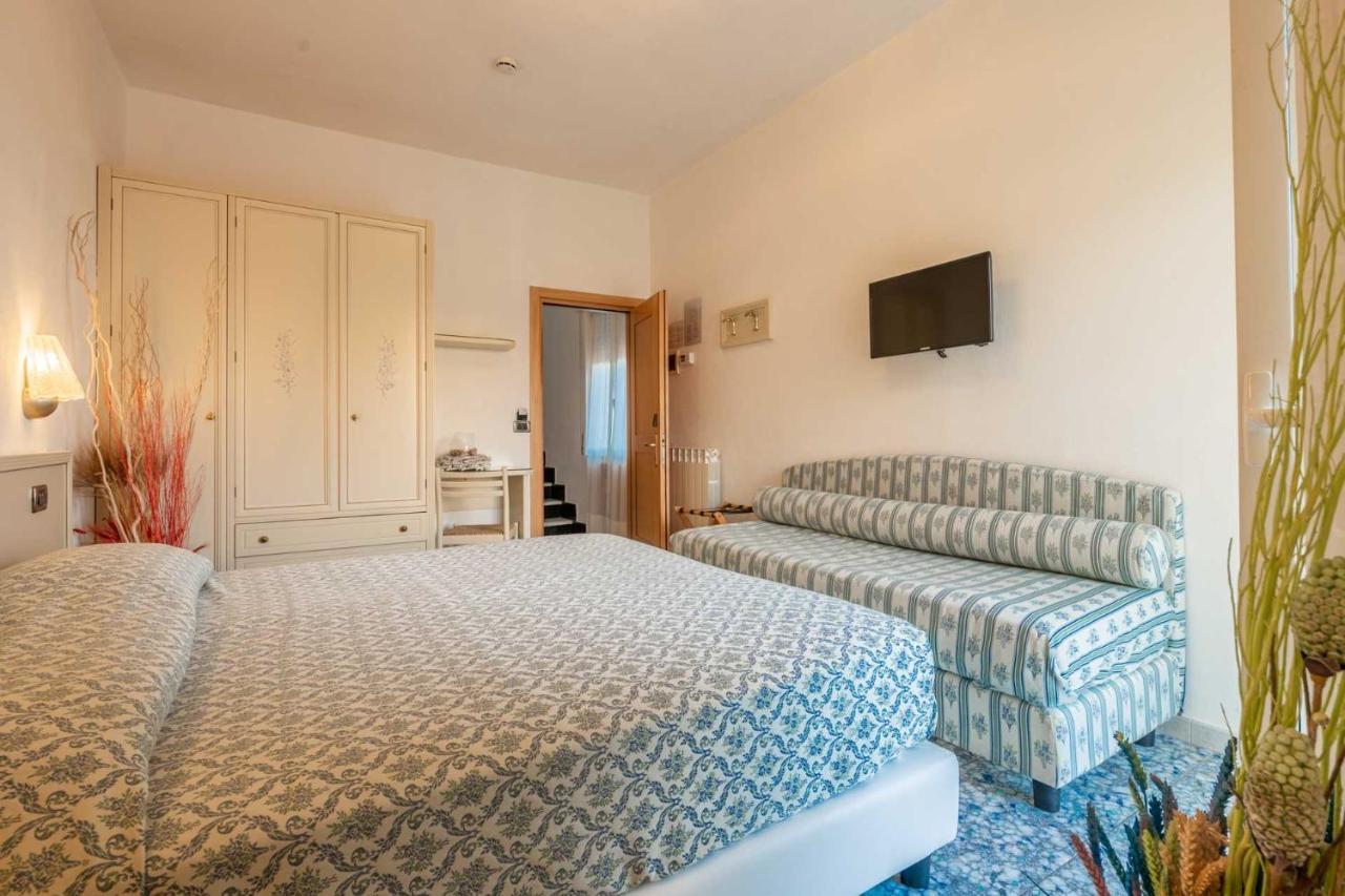 Hotel Riviera Deiva Marina Bagian luar foto
