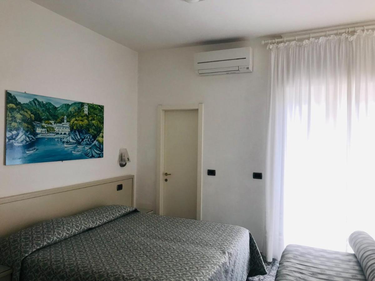 Hotel Riviera Deiva Marina Bagian luar foto