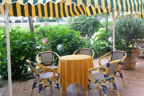 Hotel Riviera Deiva Marina Bagian luar foto